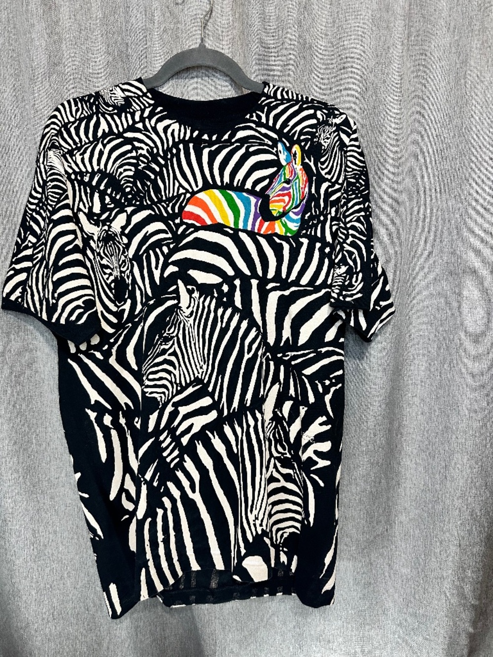 VTG 1993 Liquid Blue Zebra All Over Print Rainbow T-Shirt Size L Greg Genrich